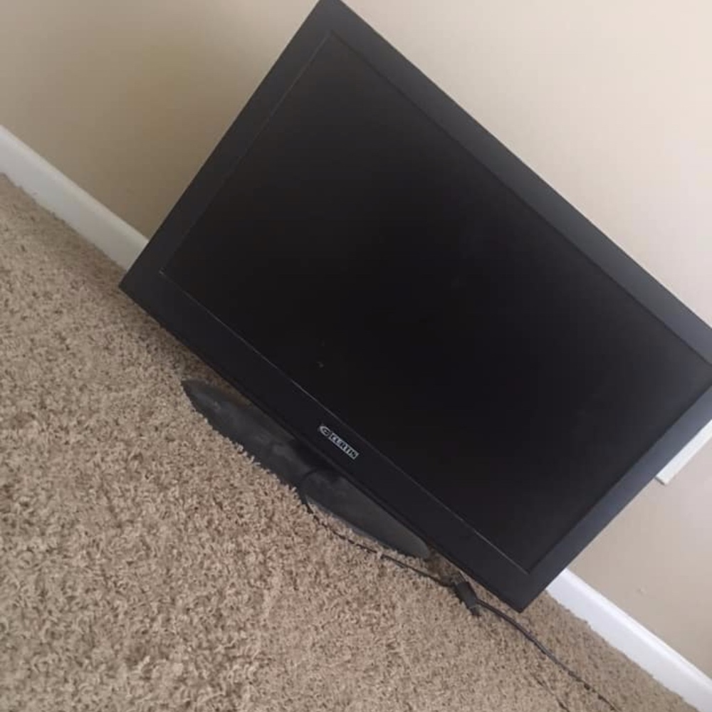 Flat screen 24 inch TV